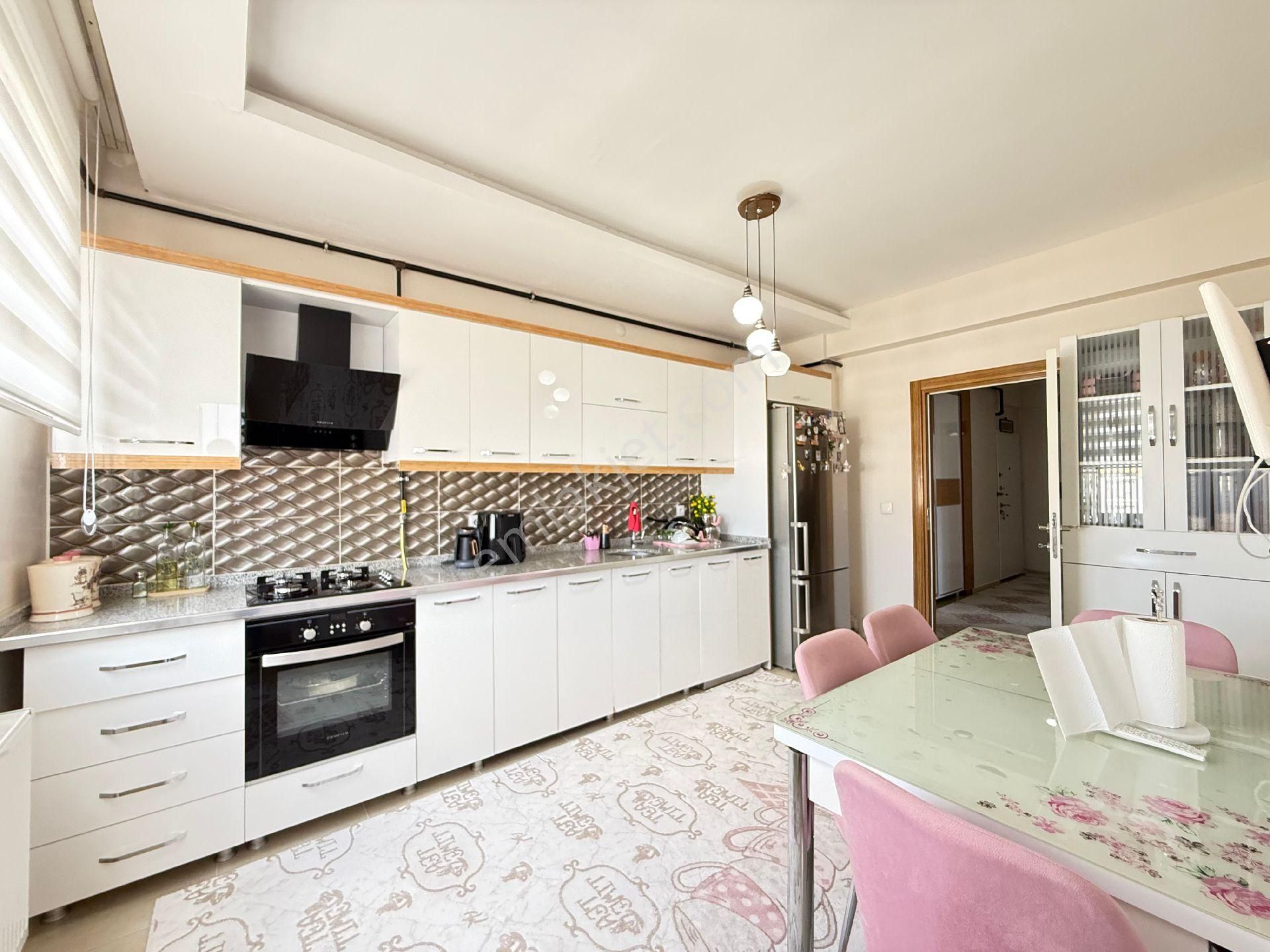 Bağcılar Bölgesi Siverek Caddesi Civarı Satılık 3+1 Daire