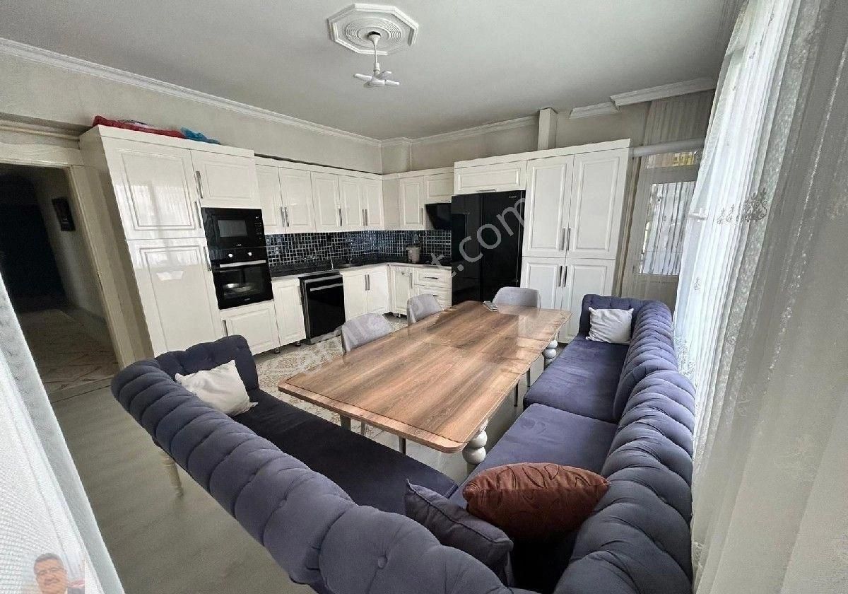 Alipaşa Mahallesinde Site İçi Geniş 4+1 Satılık Daire