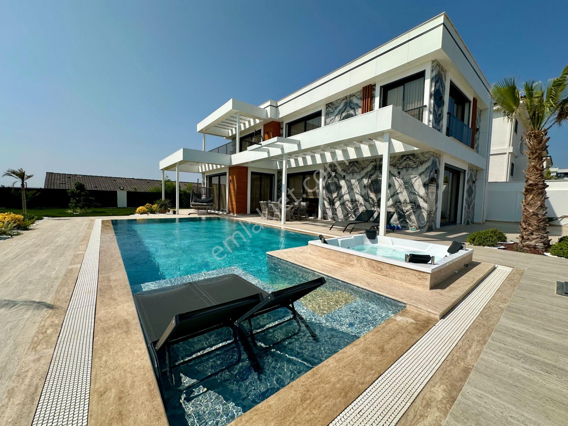 Villacı Onur'dan Didimde Satılık 650 M2 İçersinde Full Eşyalı Akıllı Consept Lüx Villa