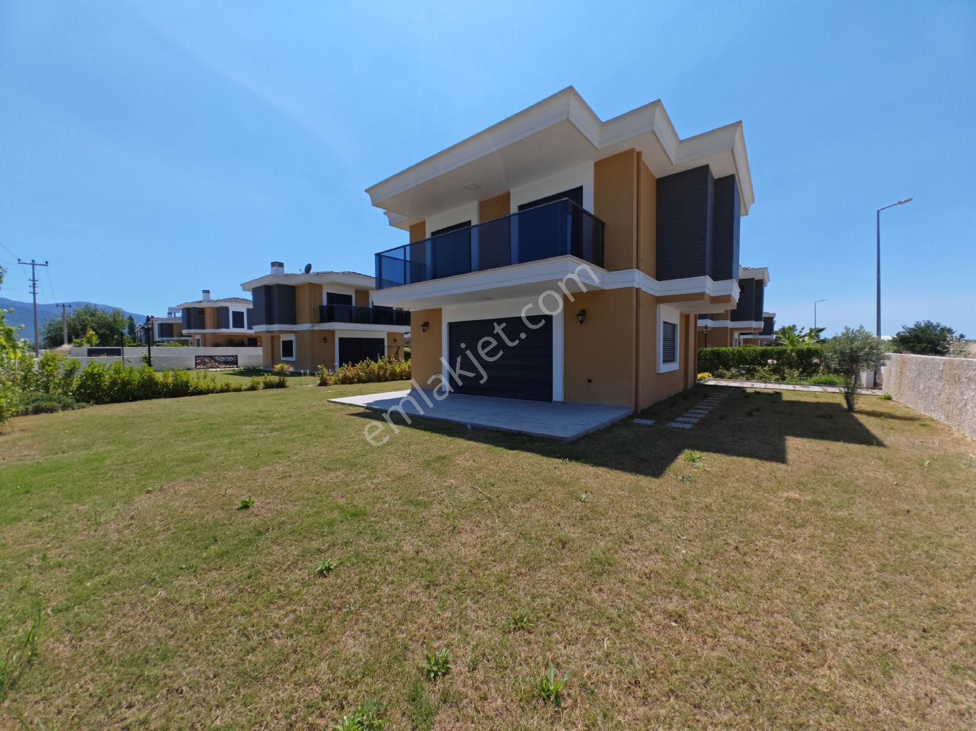 Kuşadası Davutlar Sahilinde Geniş Bahçeli Müstakil Sıfır Villa - Görsel 6