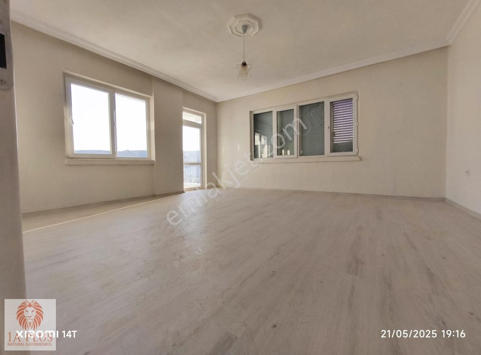 3+1-140 M2 Aydoğmuş Mah.merkezde Tertemiz Daire Asansörlü Sitede
