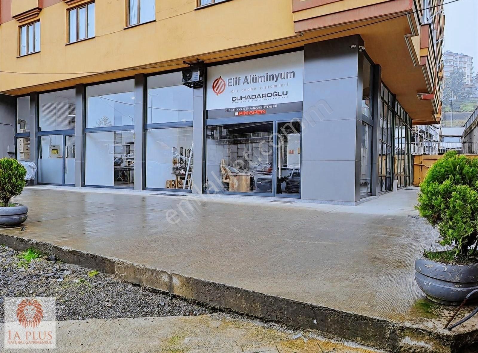 Rize Şehır Merkezinde Geniş Ve Kullanışli 850m2 Satılık Dükkan