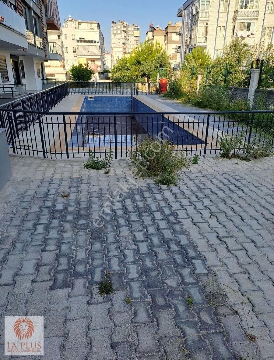Tramvaya Yakın 110m2 2+1 Havuzlu Site Satılık Geniş Daire