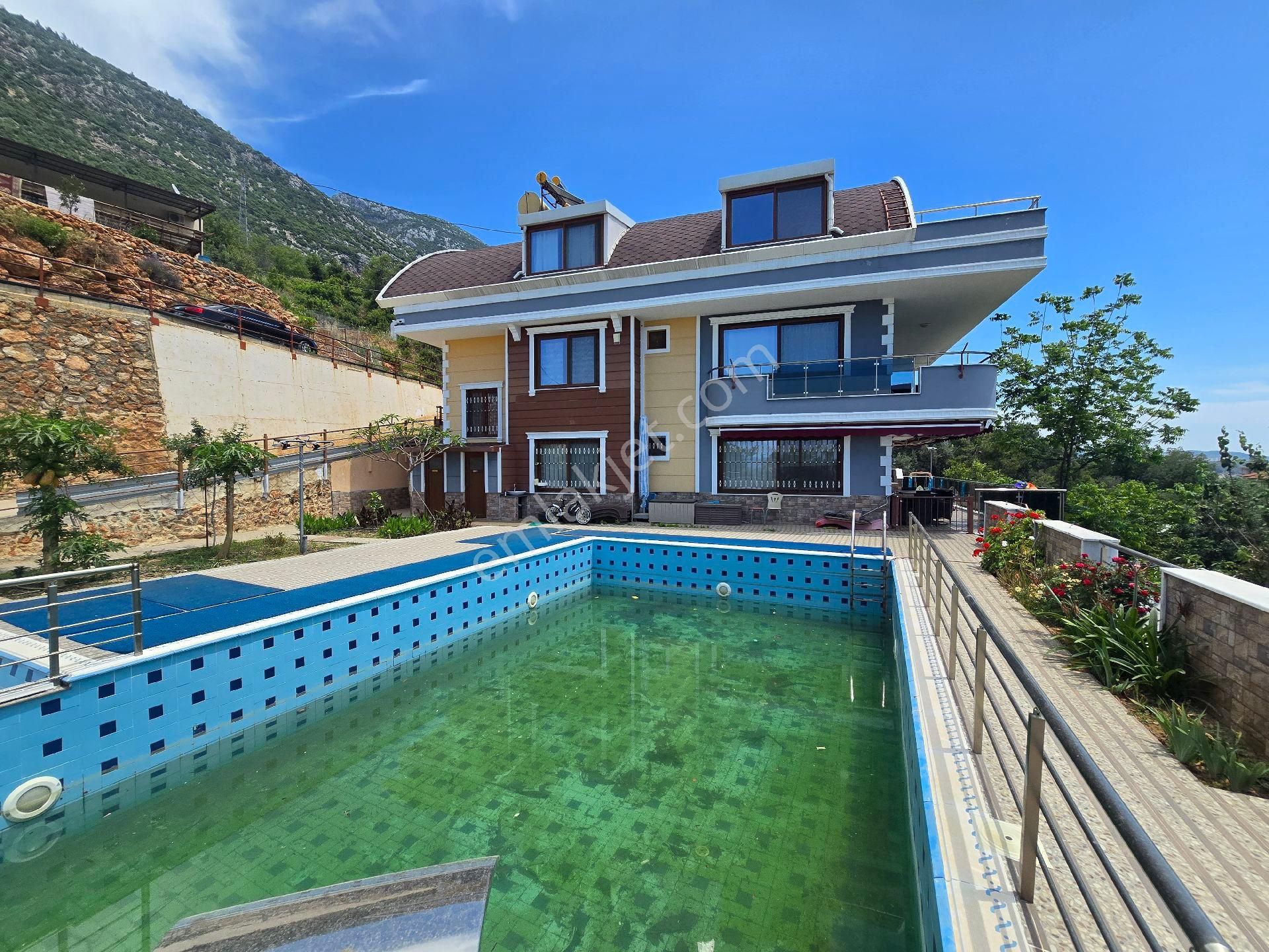 Alanya Kestelde Satılık 1000 M2 Arsa Alanlı Özenle Yapılmış Villa - Görsel 7