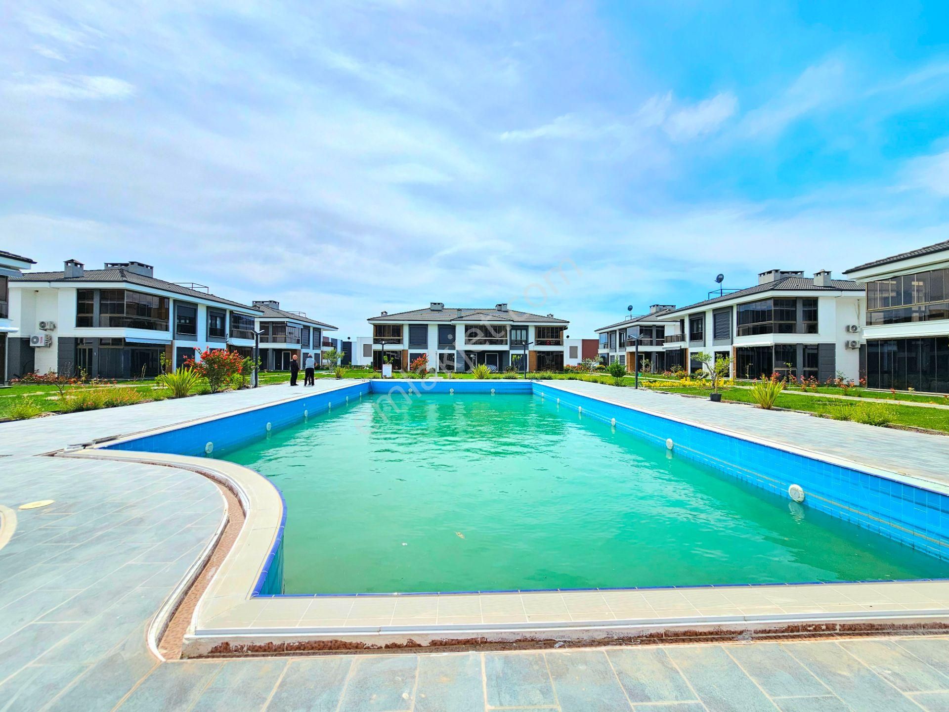 ▶ ▶akçay Körfez'den Site İçinde Havuzlu Bahçe Kullanımlı 2+1 Sıfır Satılık Daire