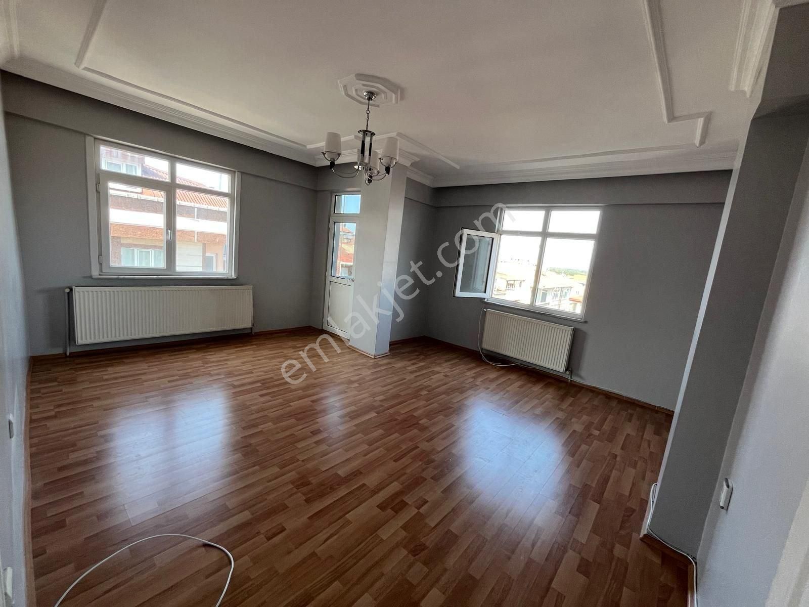 Grv Emlak'tan Zübeyde Hanım Mah. A. Tapulu 4. Kat 2+1 80m2 Daire