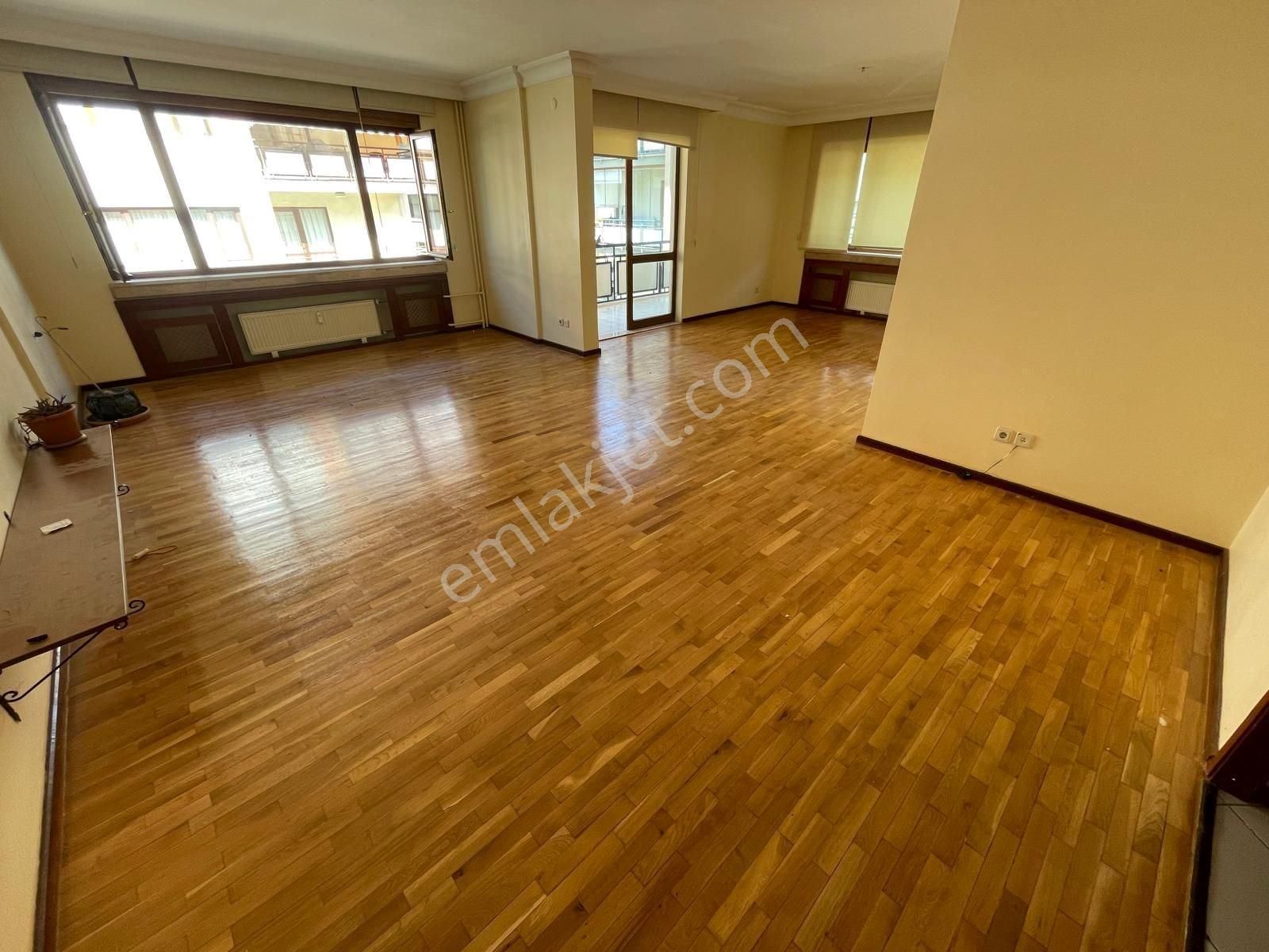 Acıbadem Tibaş Park Sitesinde Kiralık Daire
