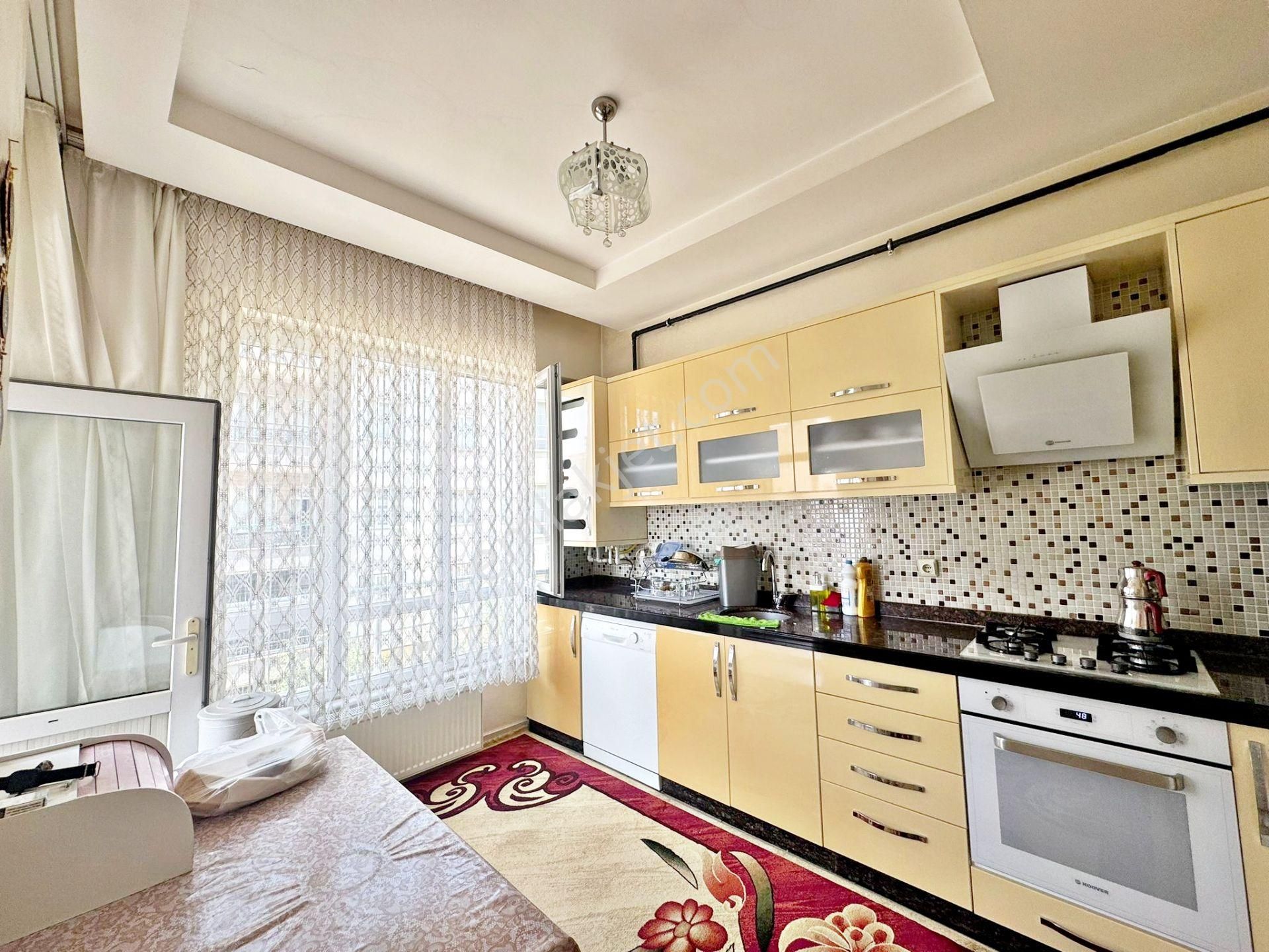 Karacaahmet'te Aktif Konumda Masrafsız Bakımlı Arakat 3+1 Daire