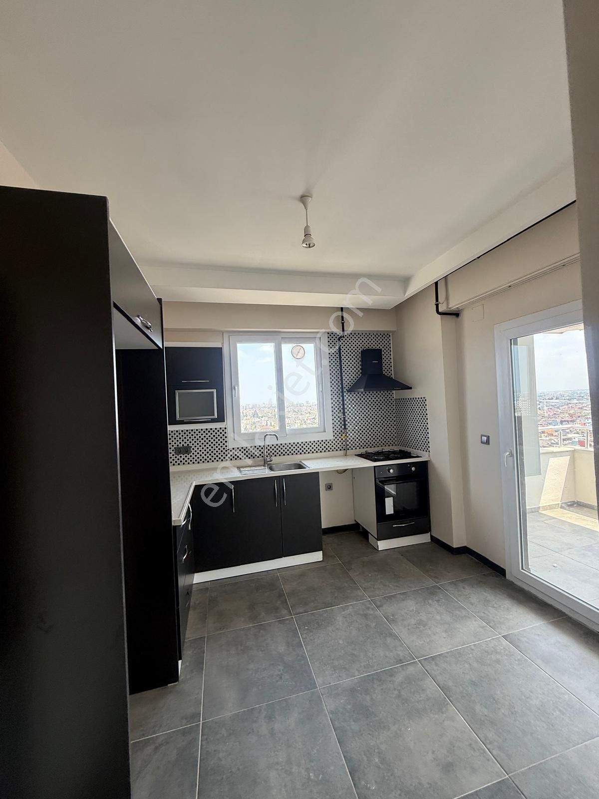 Adana Seyhan Aydınlarda Site İçerisinde 3+1 K.mutfak Doğalgazlı Satılık Daire