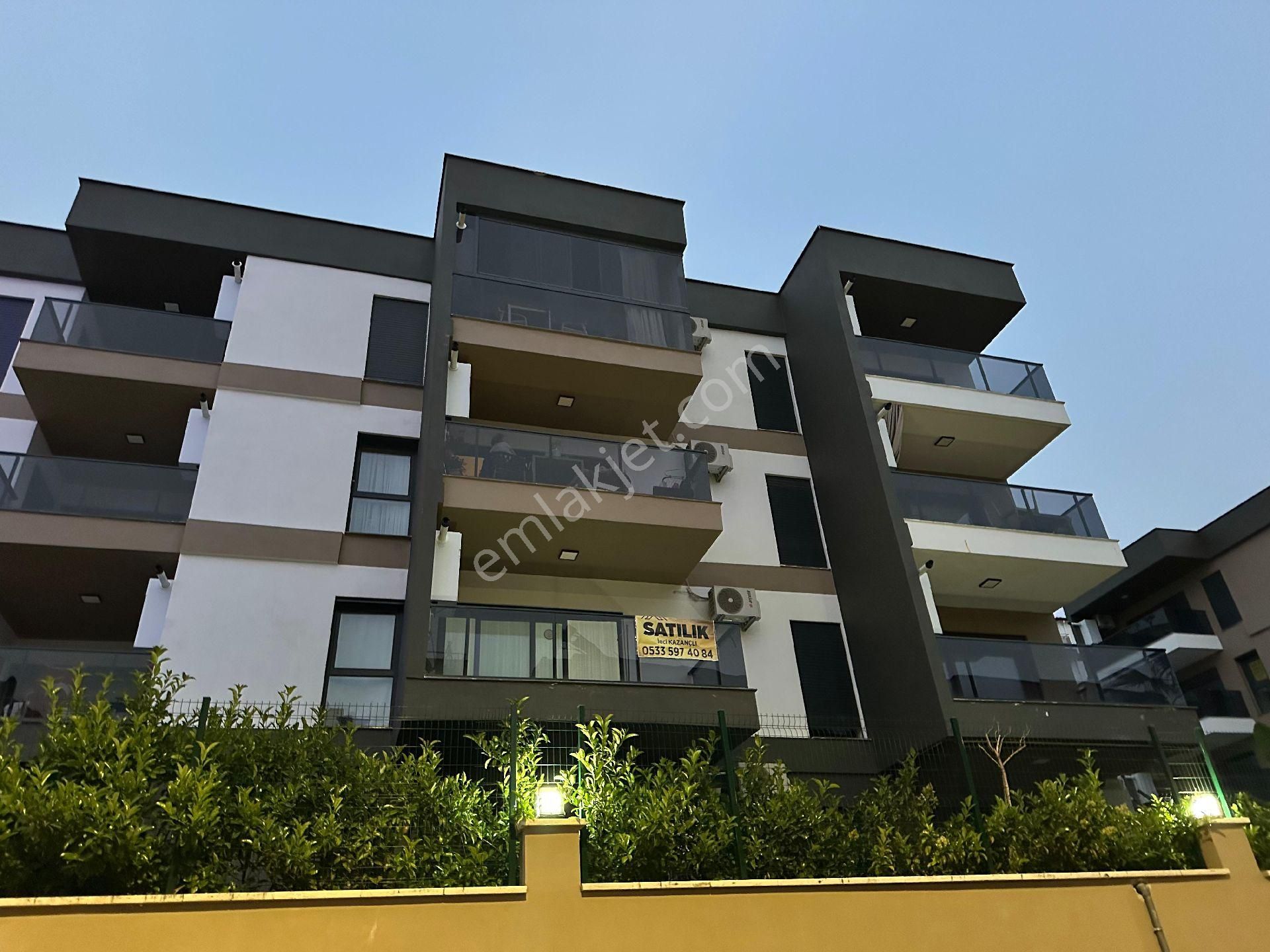 Kuşadası*ege Mh*de*kapalı Otoparklı*havuzlu*doğalgazlı1+1arakat