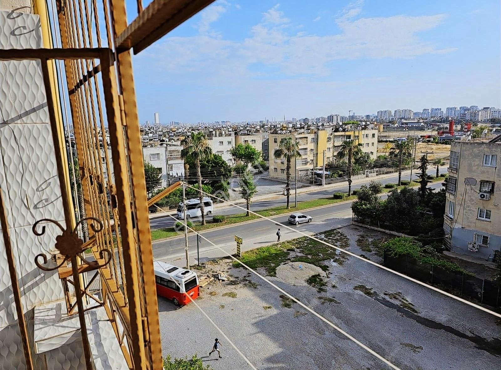 Halkkent'te Satılık Üç Cephesi Açık Ful Yapılı Daire