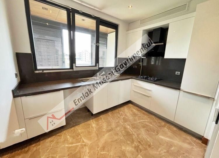 Suadiyede Bağdat Caddesine Yakın 8 Yıllık Binada 3+1 Daire Emlak Masası