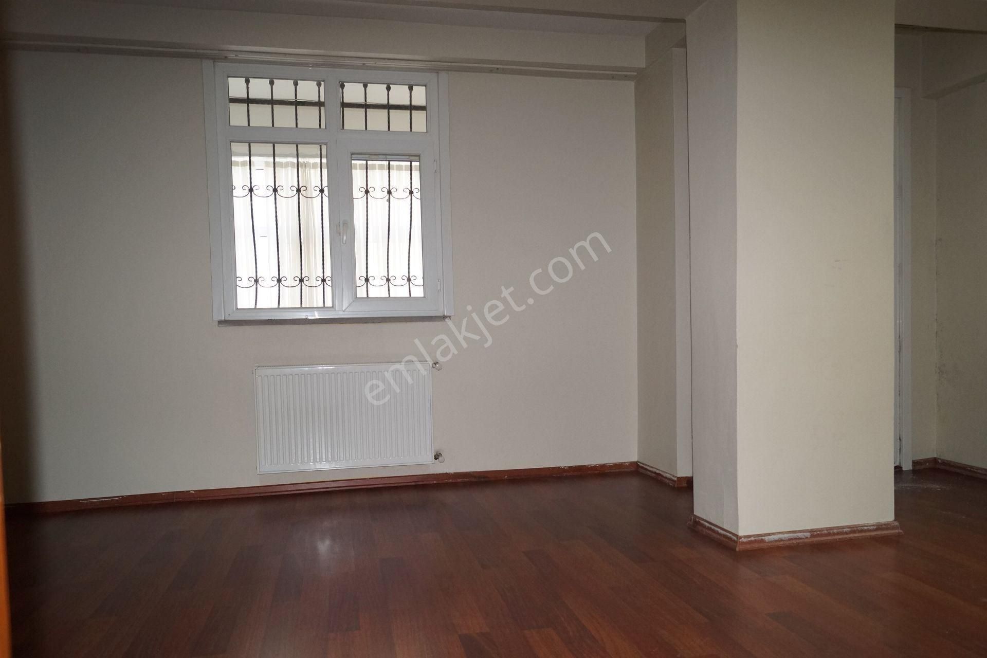 Esinti'den 19 Mayıs Caddesi Yakını, Satılık Geniş 2+1 Daire