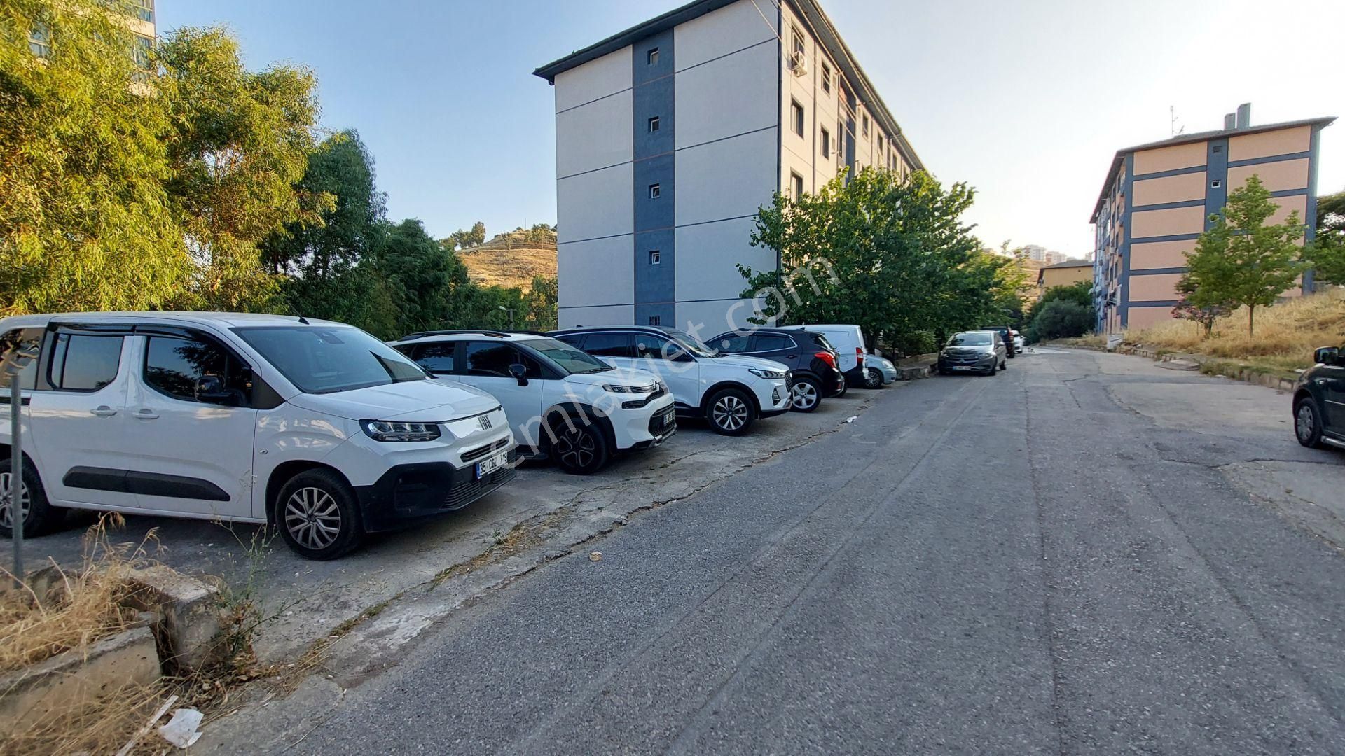 Karşıyaka Zübeyde Hnm Parkyücesoy Yanı Satılık 2+1 Daire Kanıt E