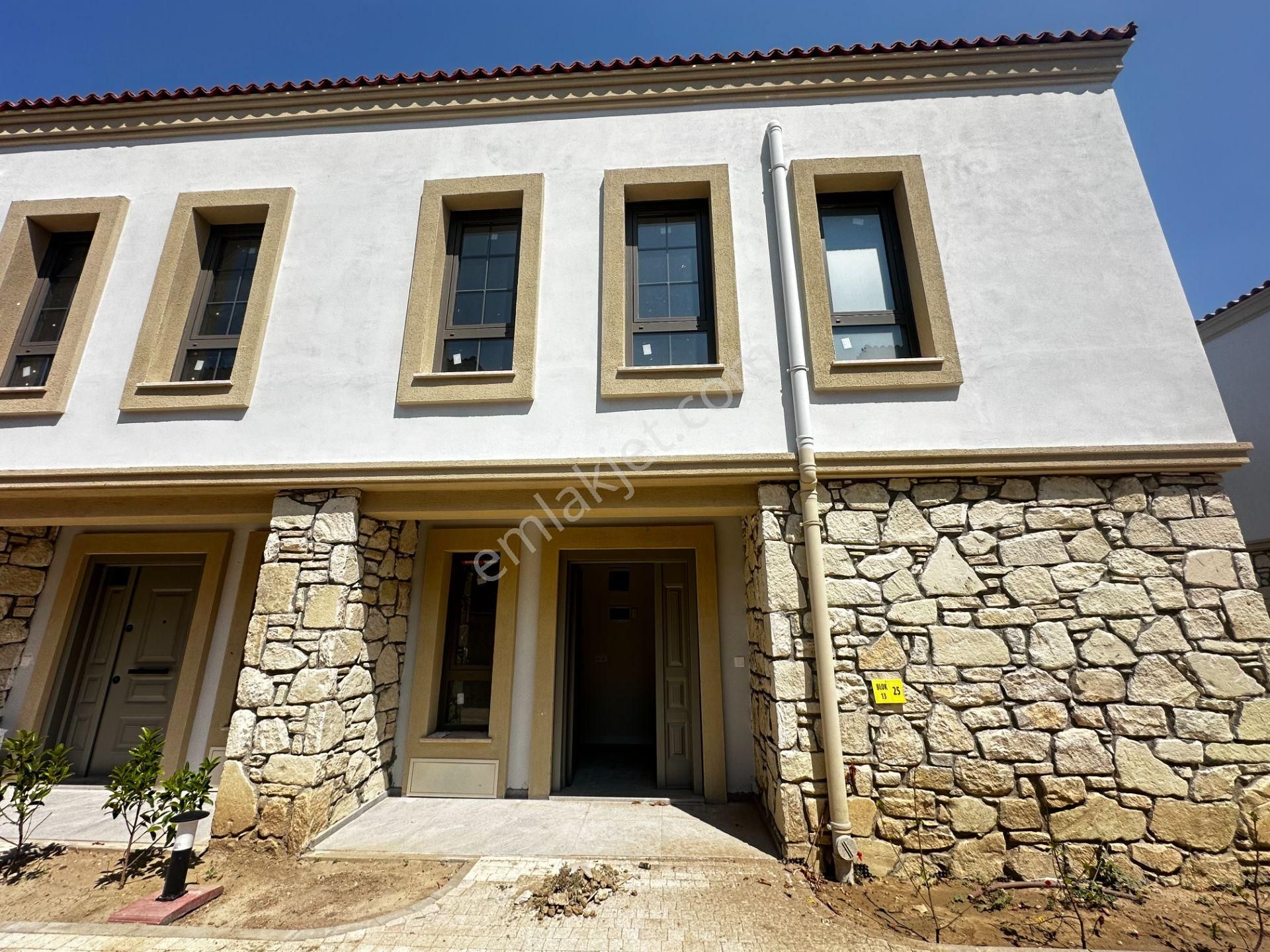 Çanakkale Merkez Çınarlı Köyünde Site İçinde Satılık Villa