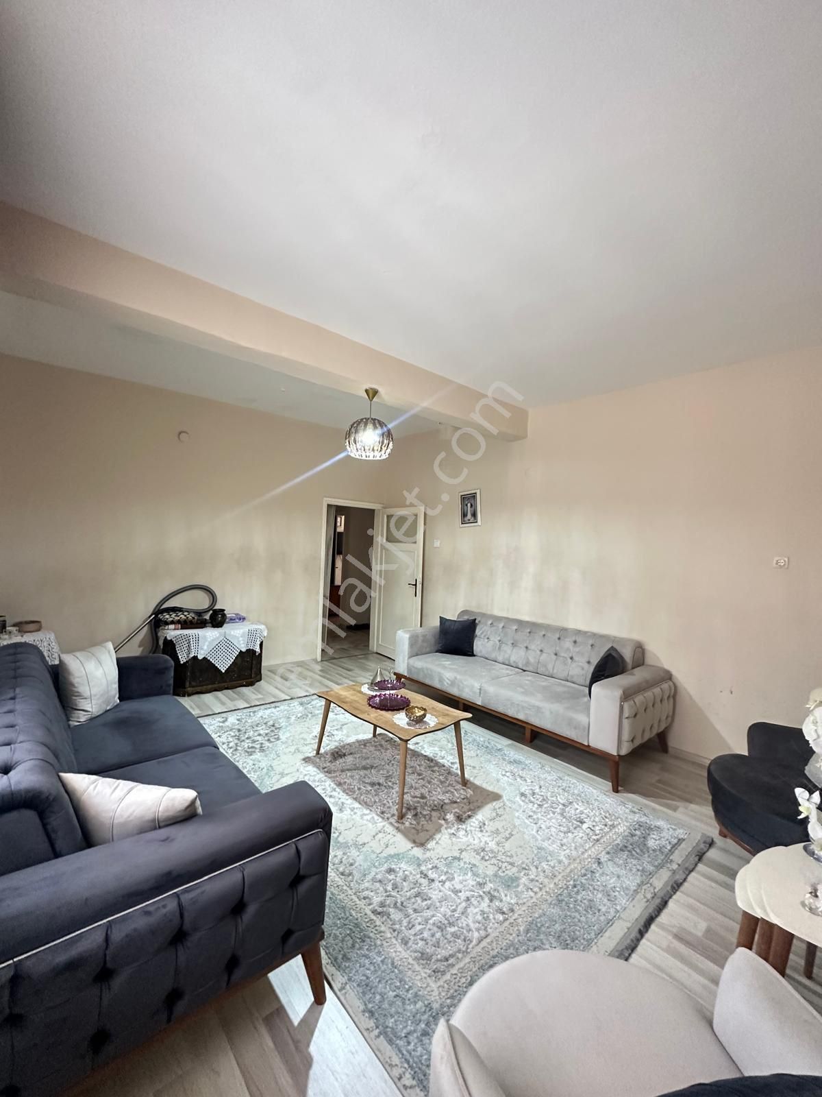Adana Seyhan İsmetpaşa Mahallesi 120m2 3+1 K.mutfak 3 Katlının 1.katı Güncell