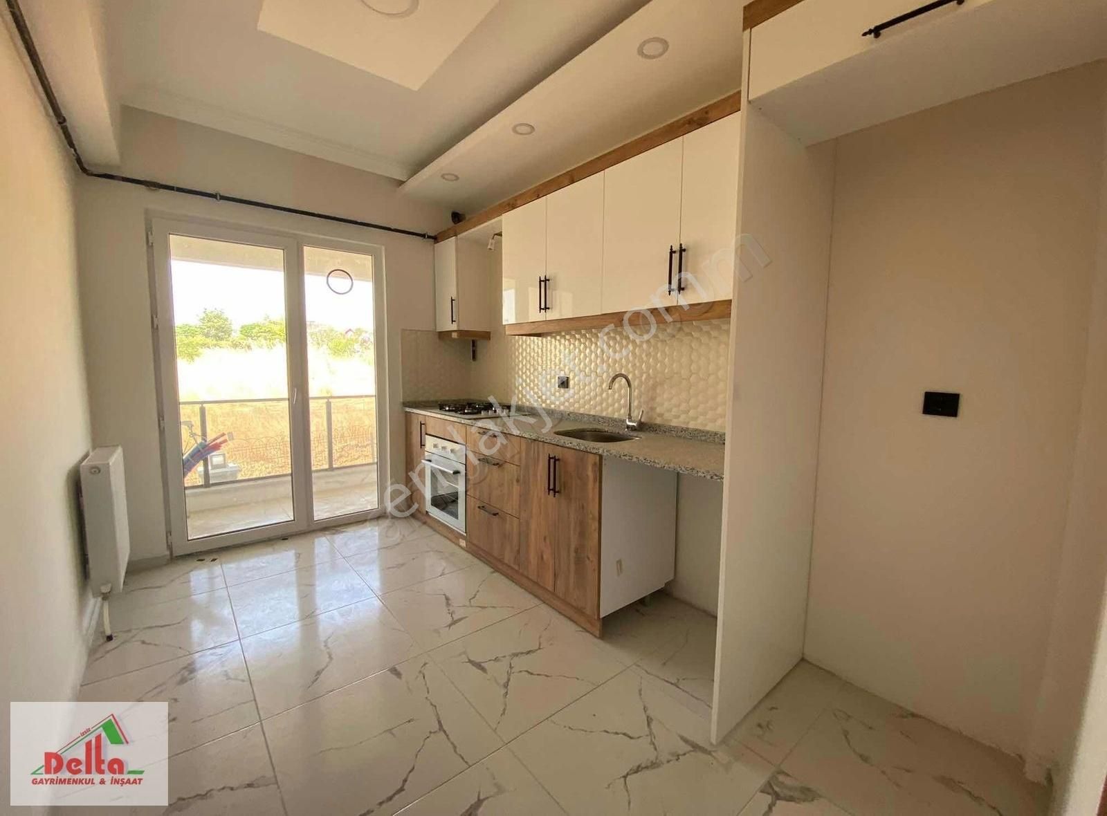 Rumeli'de Az Katlı Yatay Mimari Havuzlu Sitede 3+1 Sıfır Daire