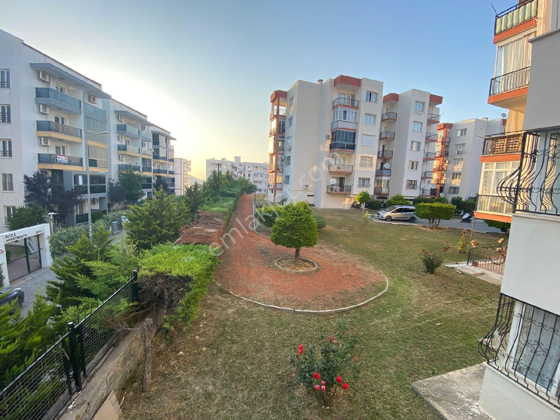 Kuşadası*merkeze Yakın*site İçinde*arakat*kapalı Mutfak3+1daire