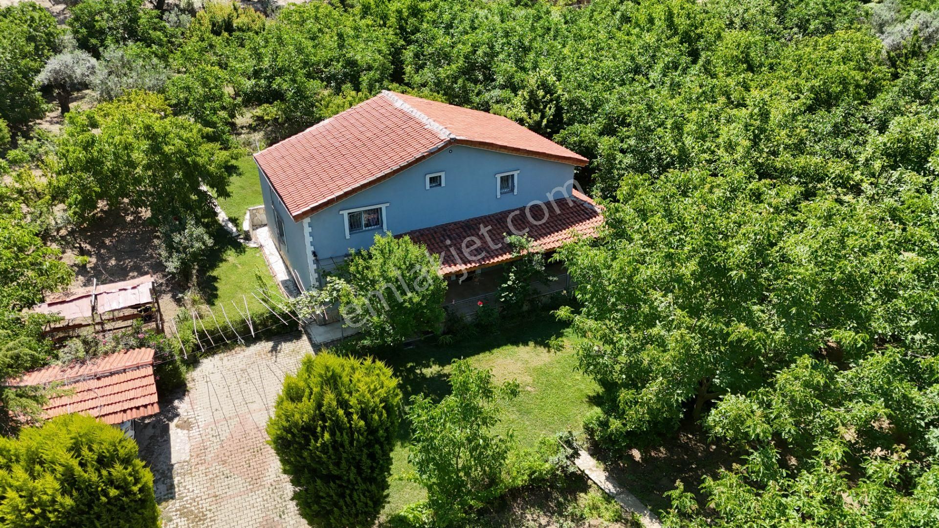 Kemalpaşa Yukarı Kızılca Da Satılık Büyük Bahçeli Ev