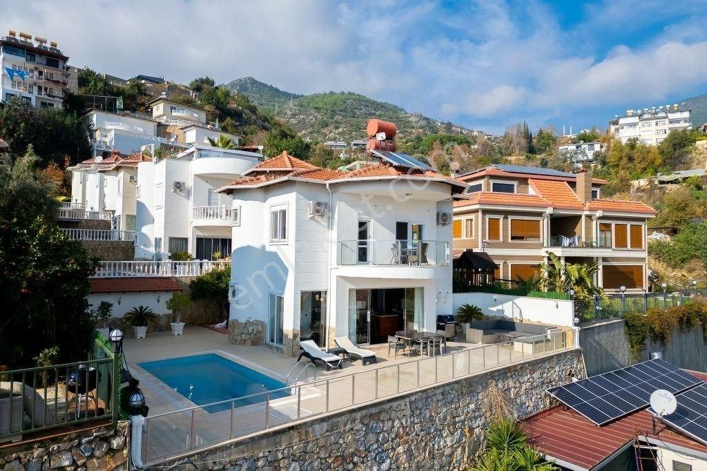Alanya Tepe’de Manzaralı Ve Lüks Müstakil Villa