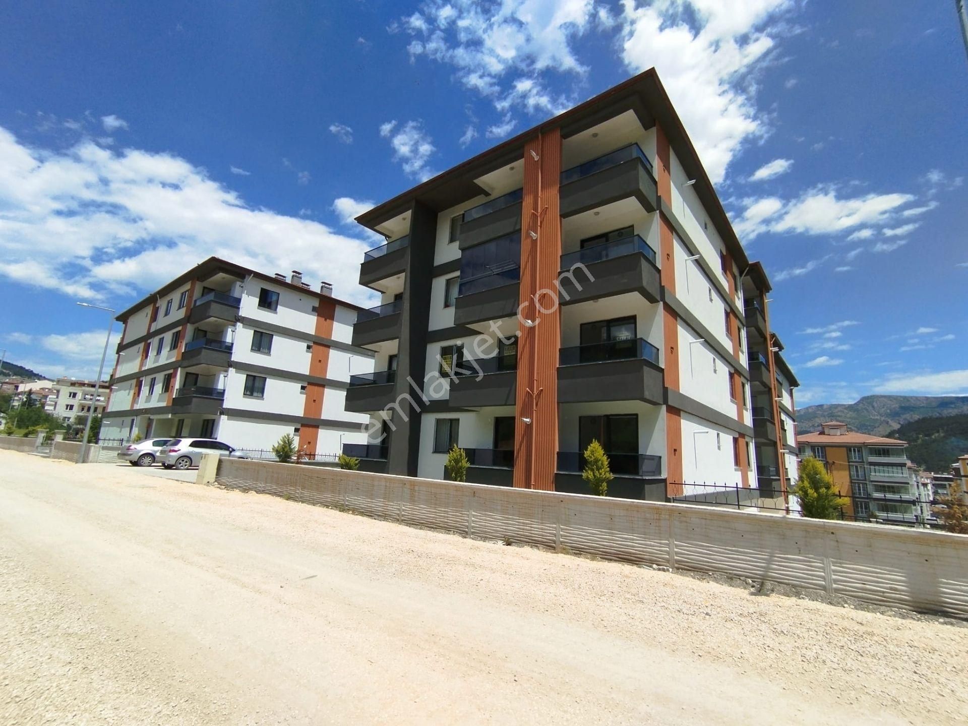 Aslantürk Emlaktan Satılık Sıfır Arakat 1+1 Daire