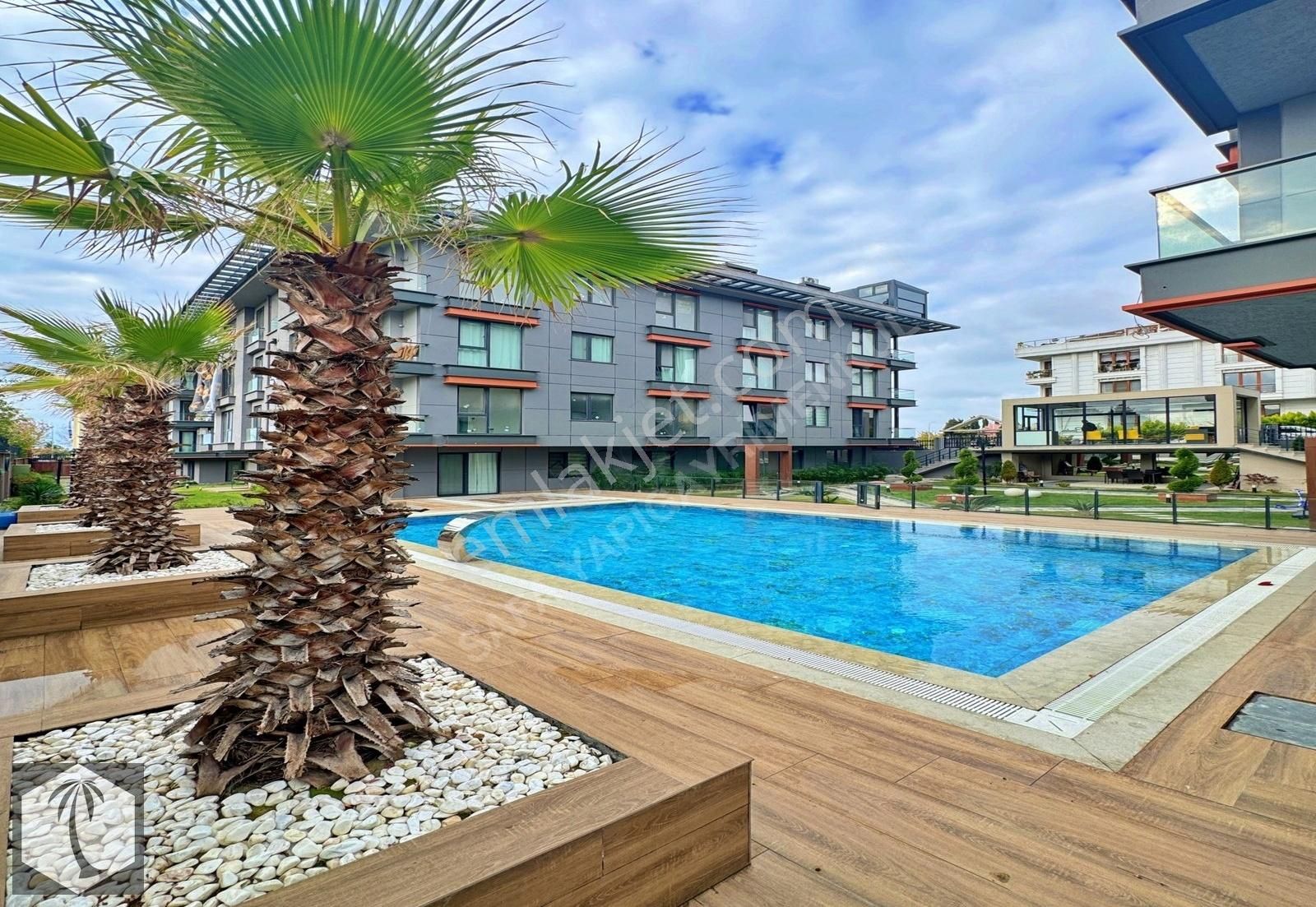 Beylikdüzü Safa Dan Adnan Kahveci Site İçi Havuzlu 2+1 Ara Kat