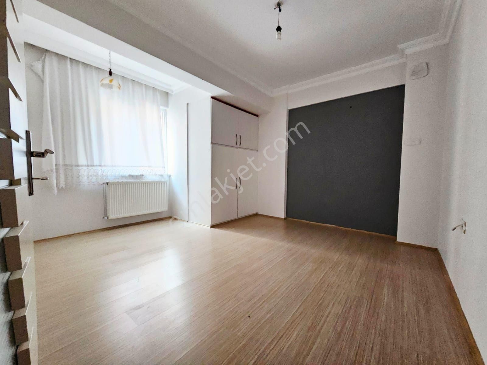 Atalar Mahallesinde Masrafsız Geniş Kullanışlı2+1 Daire 2899.000 Tl Satılıktır