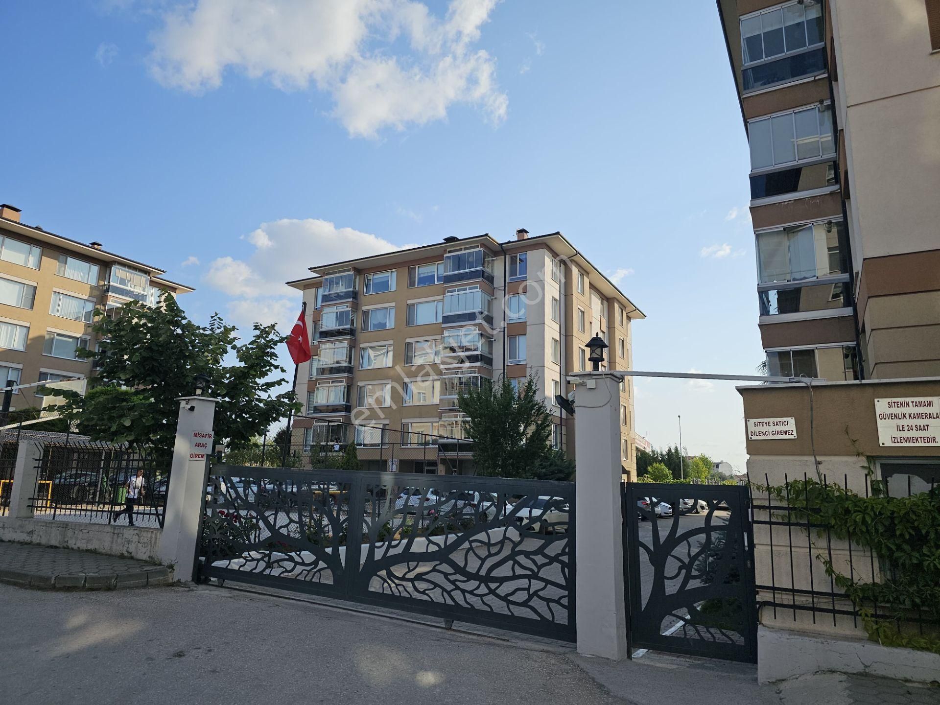 **akademi Emlak'tan Batıkent Kılıçoğlu Sitesinde 3+1 Kiralık**