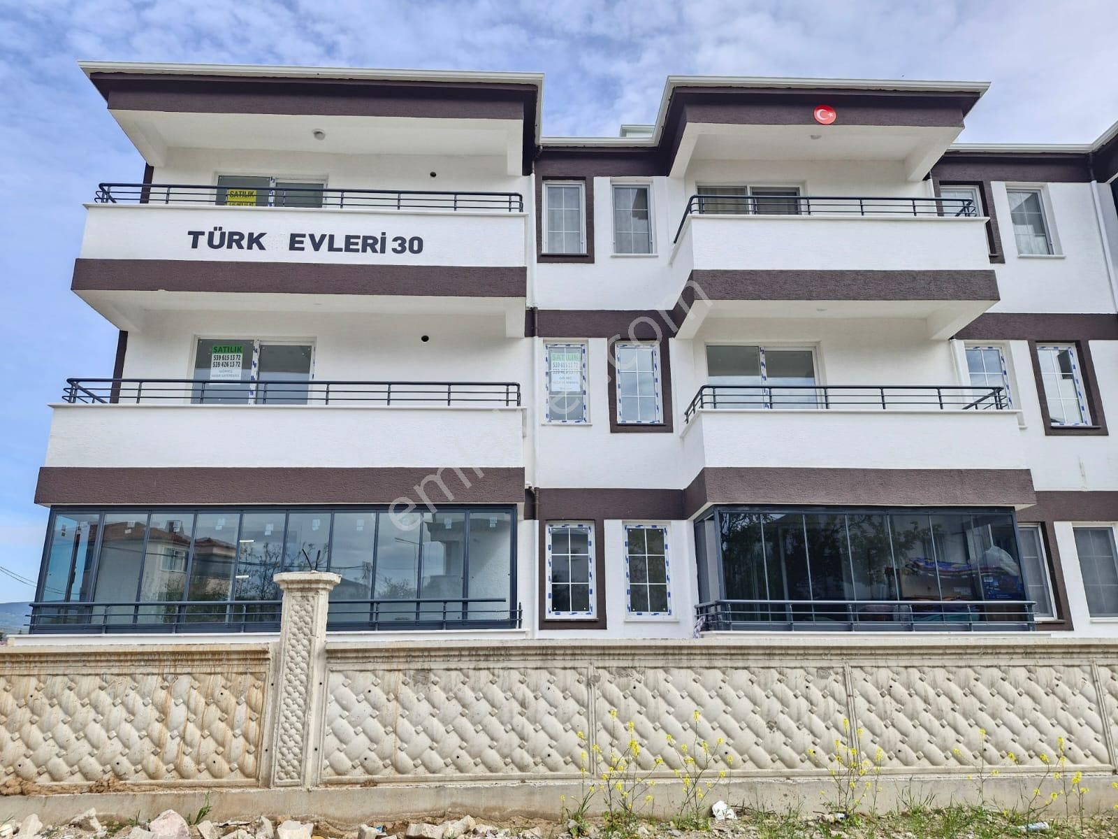 Mithatpaşa Park Arkasında Muhteşem 2+1 Satılık Daire