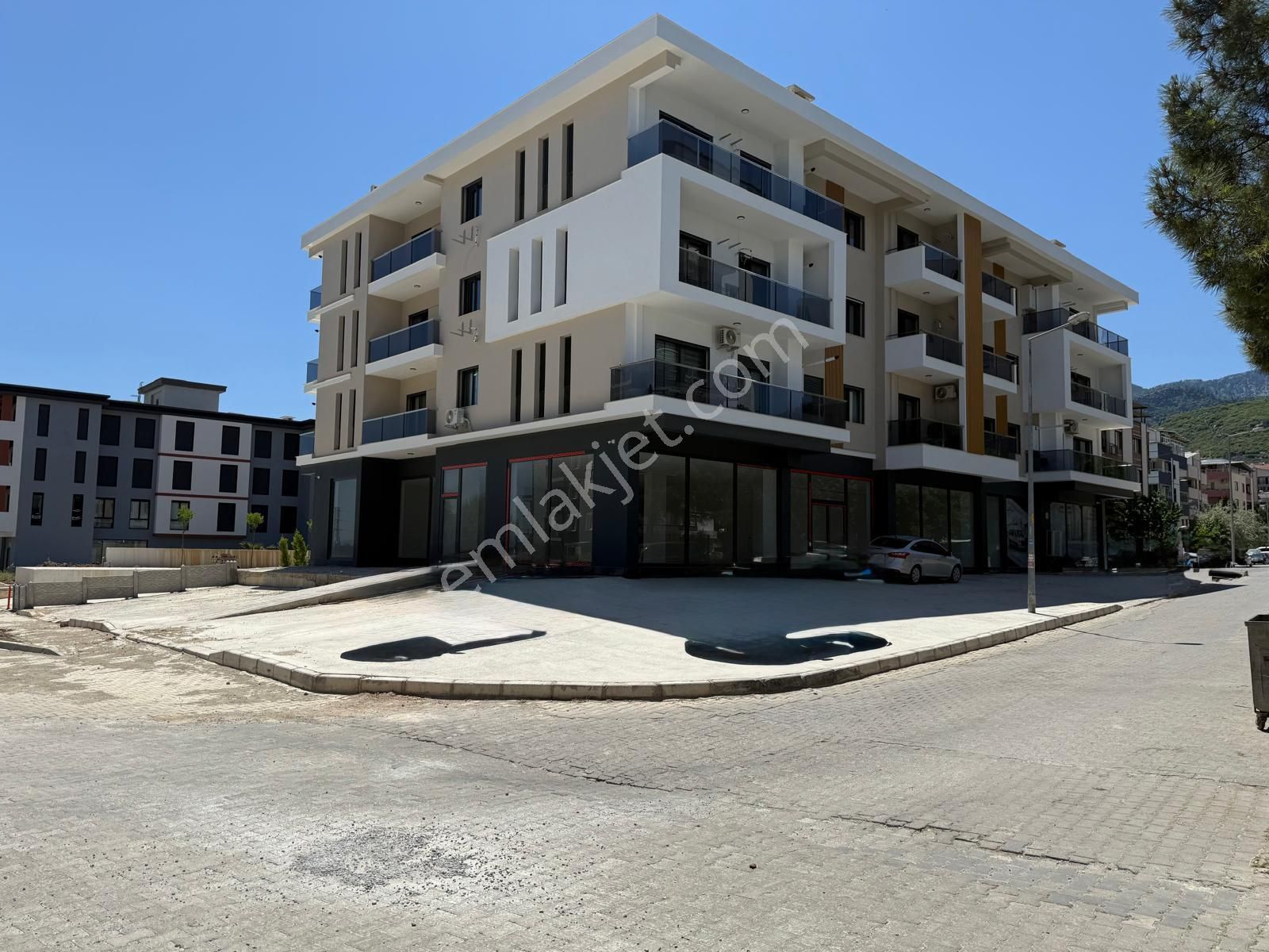 Kemalpaşa Sekiz Eylül Mahallesi Kiralık Sıfır Köşe Dükkan/işyeri