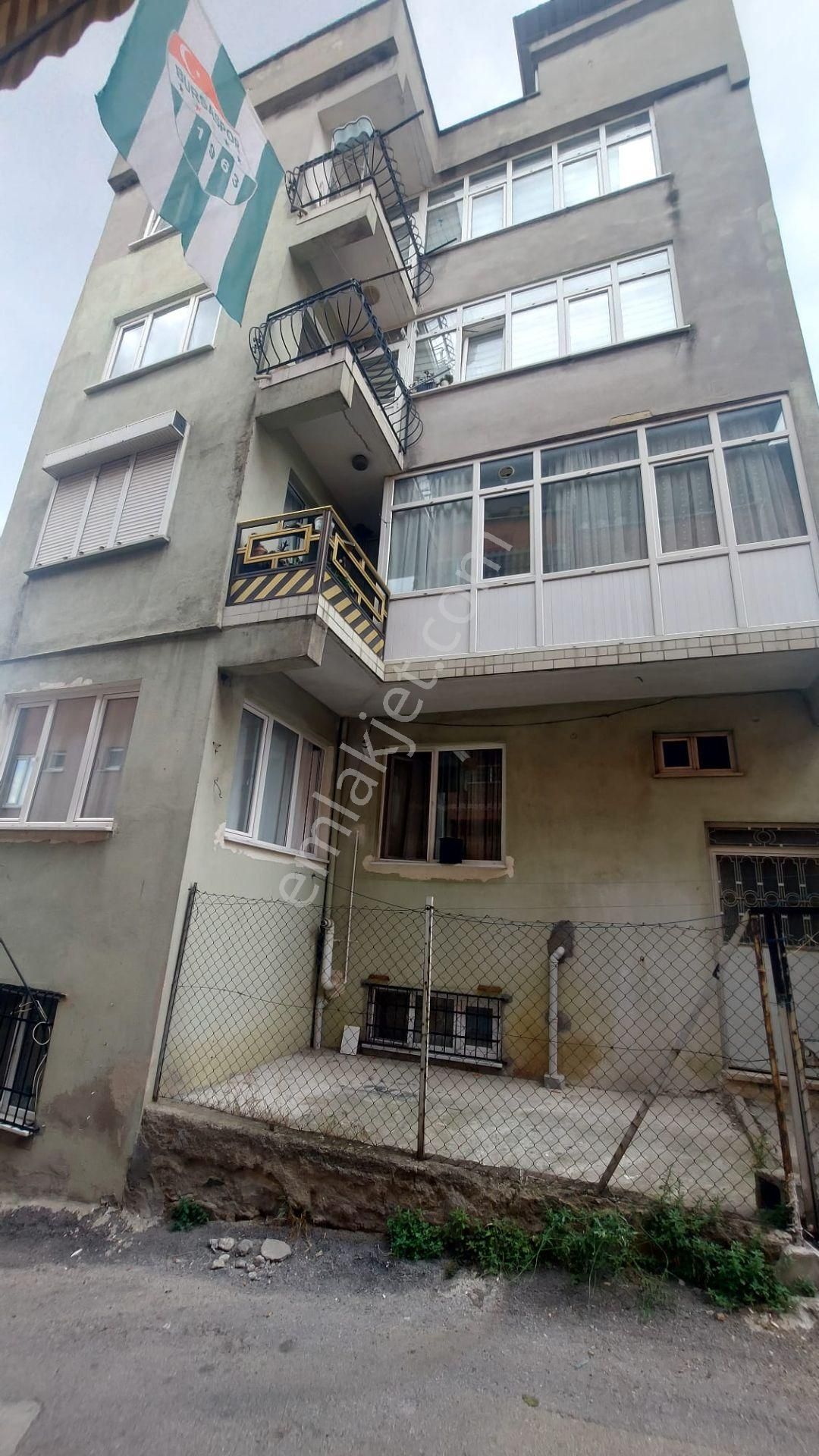 Acil Eğitim Cad. Yakın Baruthanede 5 Kat Resmi Satlık Bina