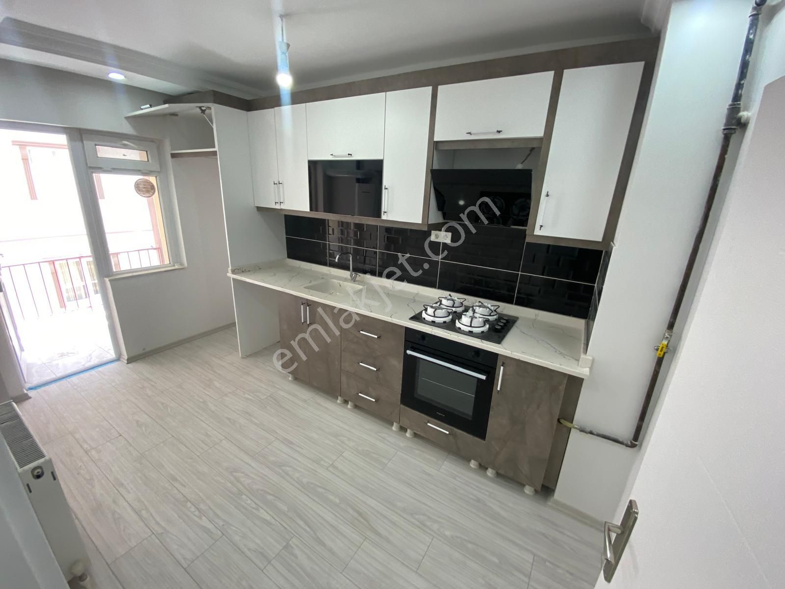 Bosna Caddesi Üzeri Çook Geniş Şık Tasarım 3+1 Arakat Ön Cephe Daire