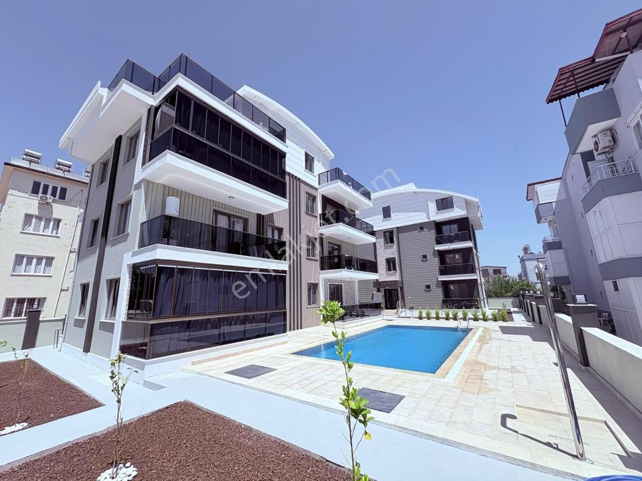 Havuzlu Sitede Sıfır 2+1 Eşyalı&eşyasız