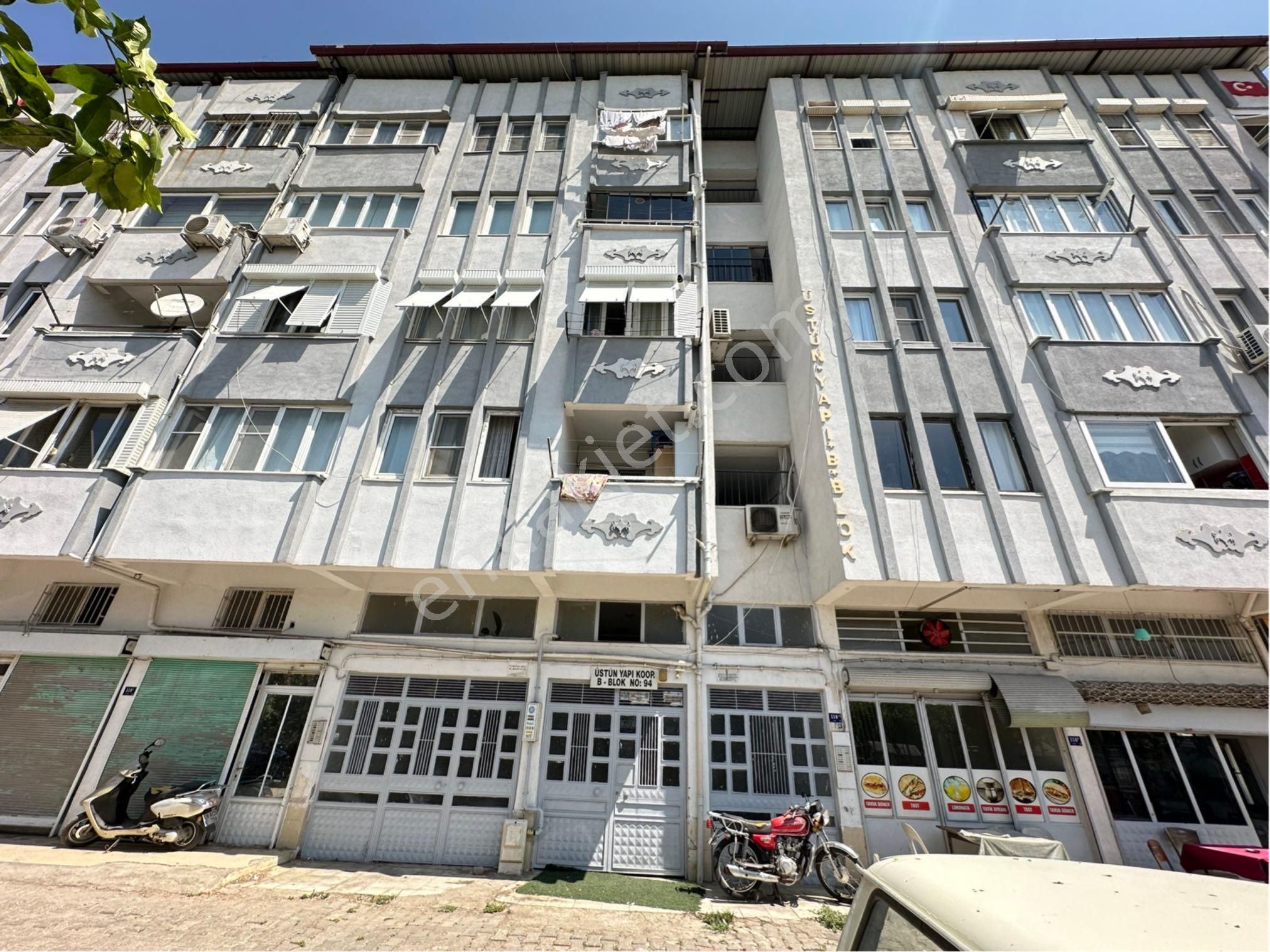 Konut Emlaktan Cadde Üzeri 2+1 Doğalgazlı Satılık Daire