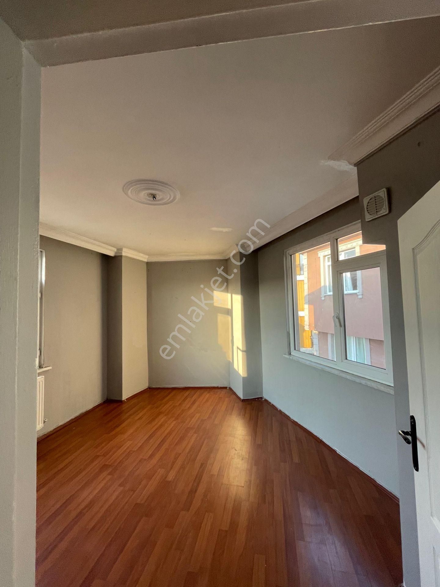 Beyoğlu Sütlüce'de Kiralık 1+1, 65m2, Full Deniz-şehir Manzaralı Çatı Katı Daire - Sözgen'den -274k