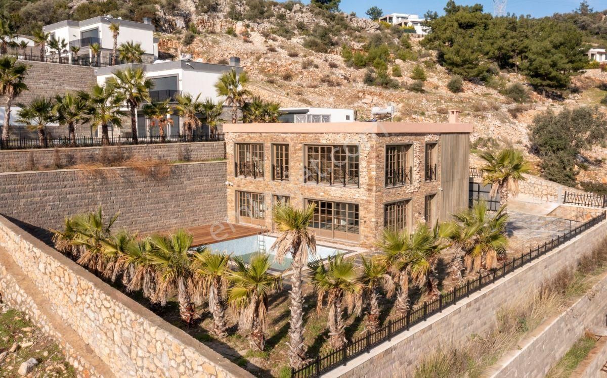 Bodrum Merkez Yokuşbaşında Satılık Özel Havuzlu Geniş Bahçeli Müstakil Villa