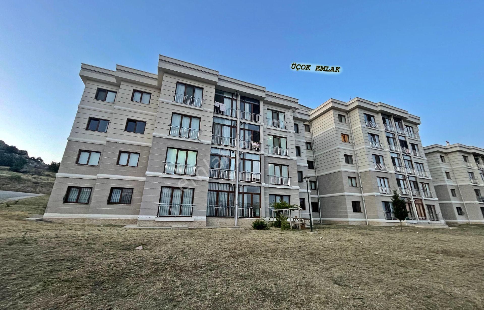 Afyon Üçok Emlaktan Kanlıca Toki Satılık 2+1 Arakat Daire
