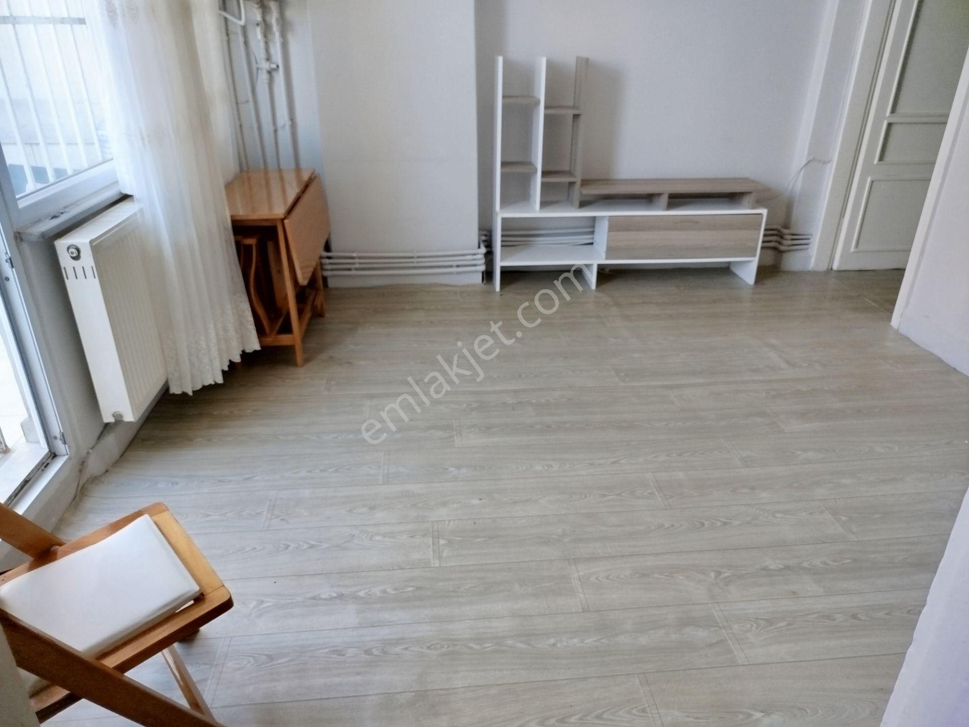 Hastahanelere Yakın1 Oda 1 Salon Kombili, Kısmen Eşyalı Temiz Daire