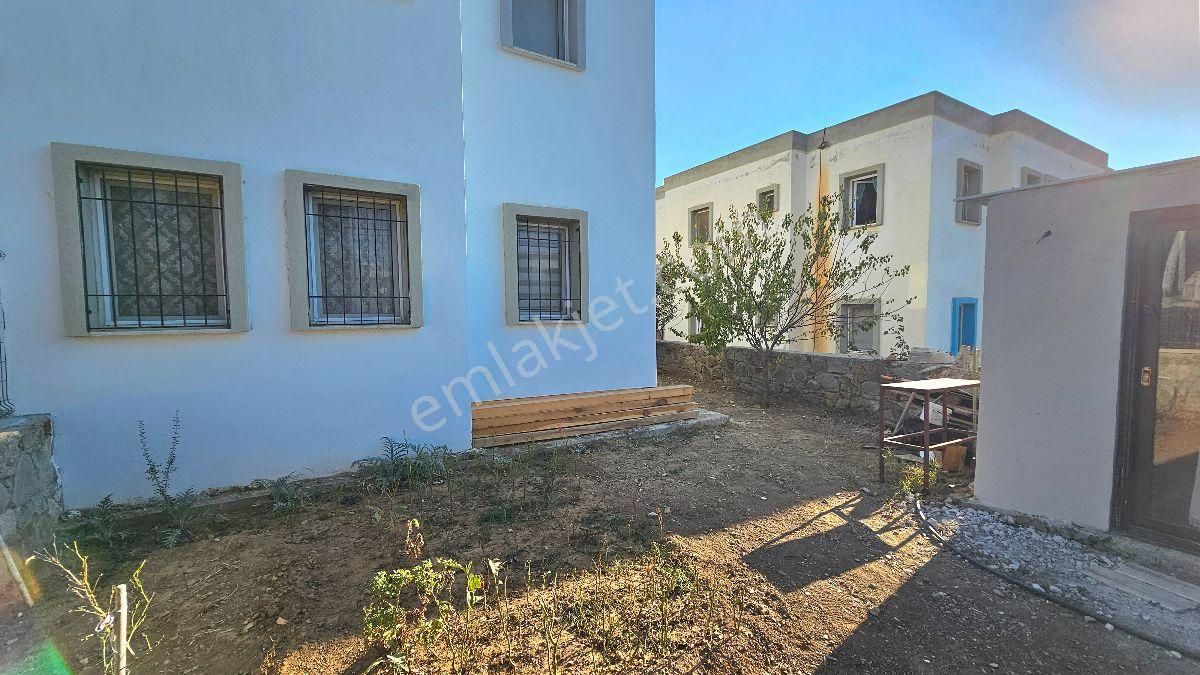 Bodrum Gümüşlükte Satılık 2+1 Bahçeli Merkezi Daire