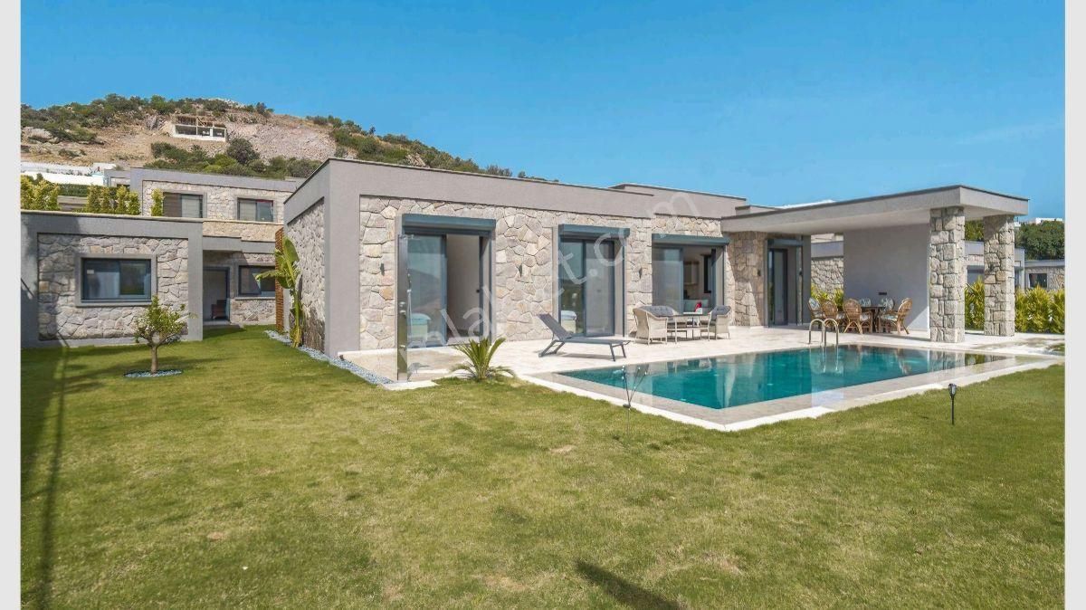 Bodrum Yalıkavakta Satılık Özel Havuzlu Tek Katlı 5+1 Müstakil Villa