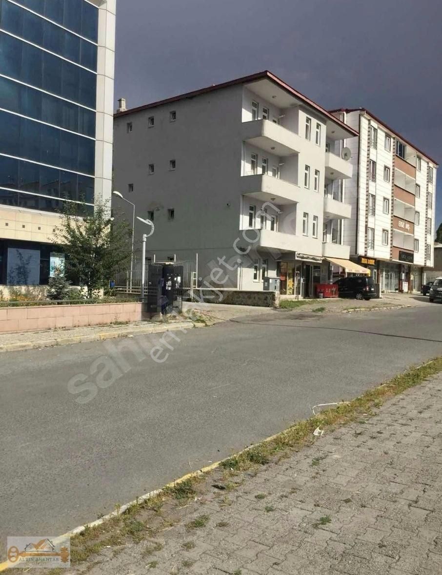 Lise Caddesin Satılık Bina Dükkan Ve Daireler