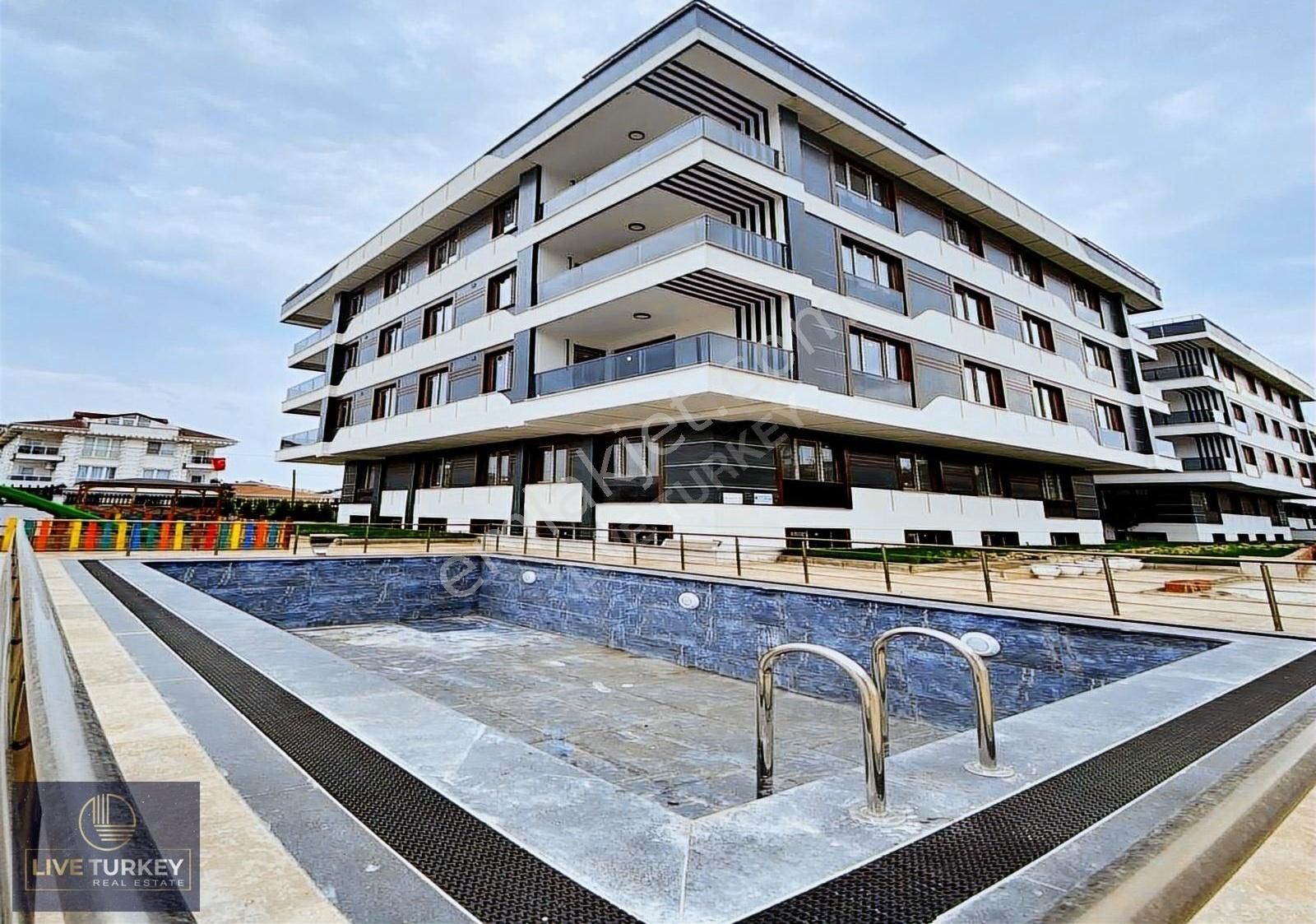Beylikdüzü Full Concept Site İçi Havuzlu 4+1 Daire