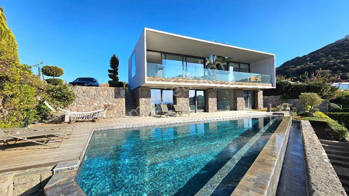 Bodrum Yalıkavalta Satılık Özel Havuzlu Deniz Manzaralı Villa