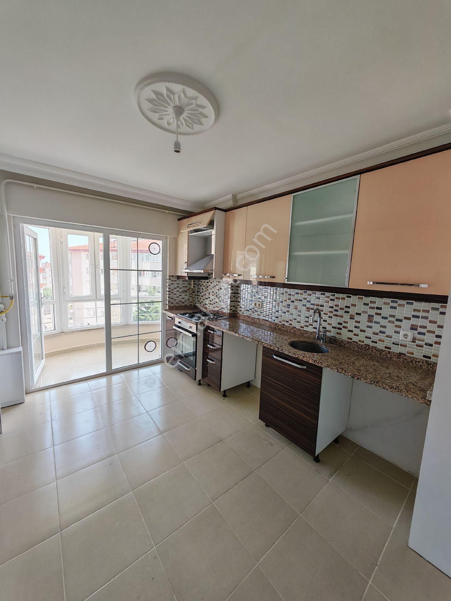 Sahibinden Hürriyet Mahallesinde Site İçinde Kiralık 3+1 Lüks Daire.