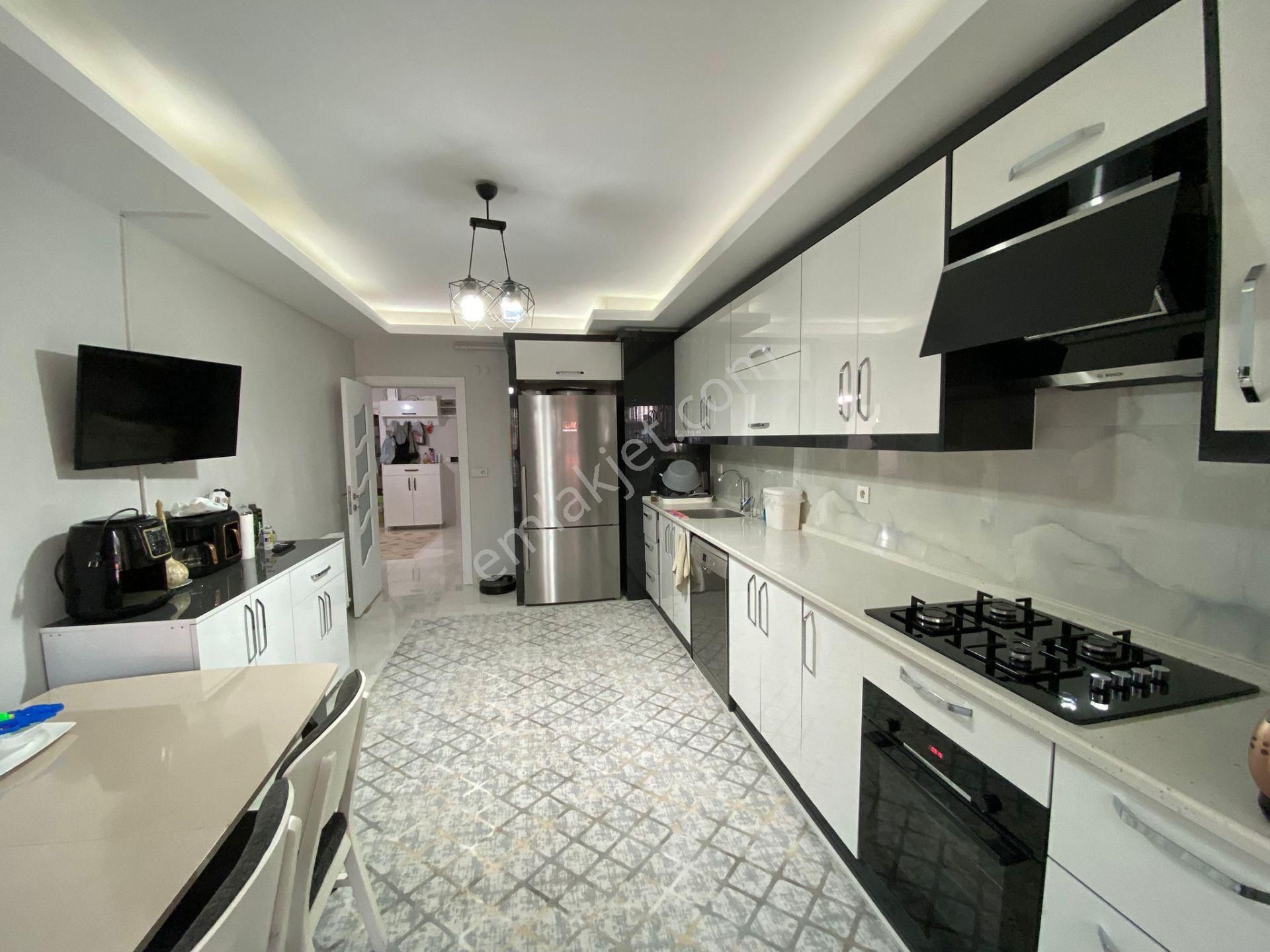 Kaya Emlak'tan Kemalpaşanın Merkezinde Satılık Lüks Dubleks 4+1 Daire