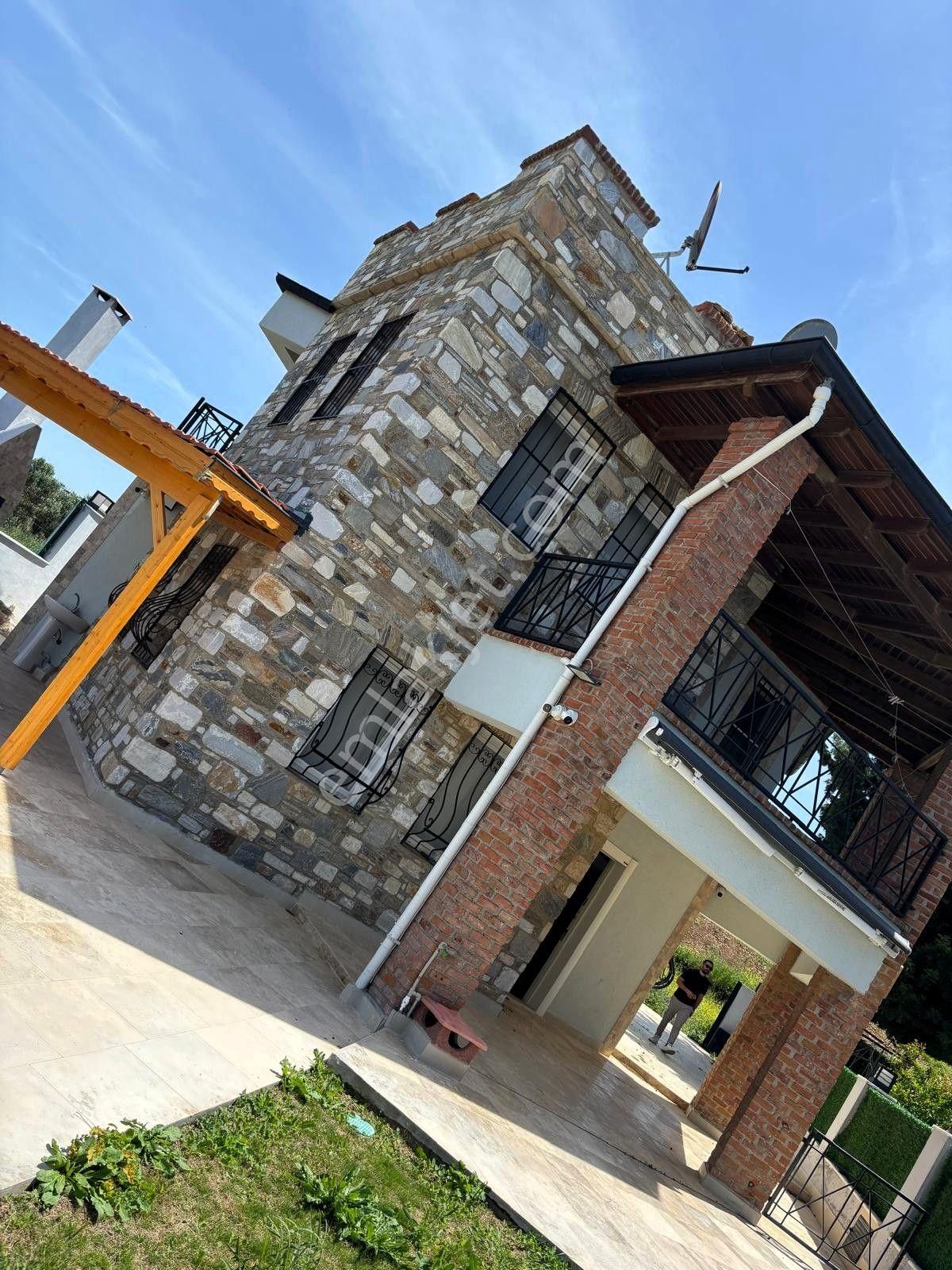 Didim Hisar Mahallesin De 4+1 Müstakil Havuzlu Eşyalı Taş Villa