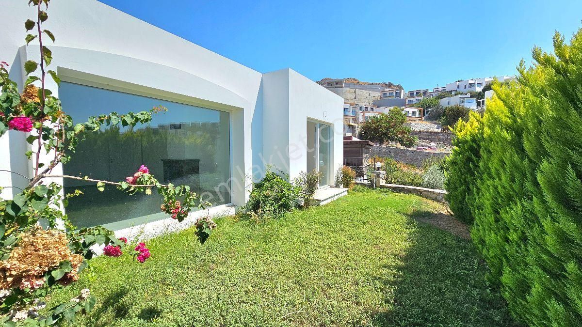 Bodrum Gümüşlükte Satılık Tek Katlı Doğa Manzaralı Müstakil Sıfır Villa