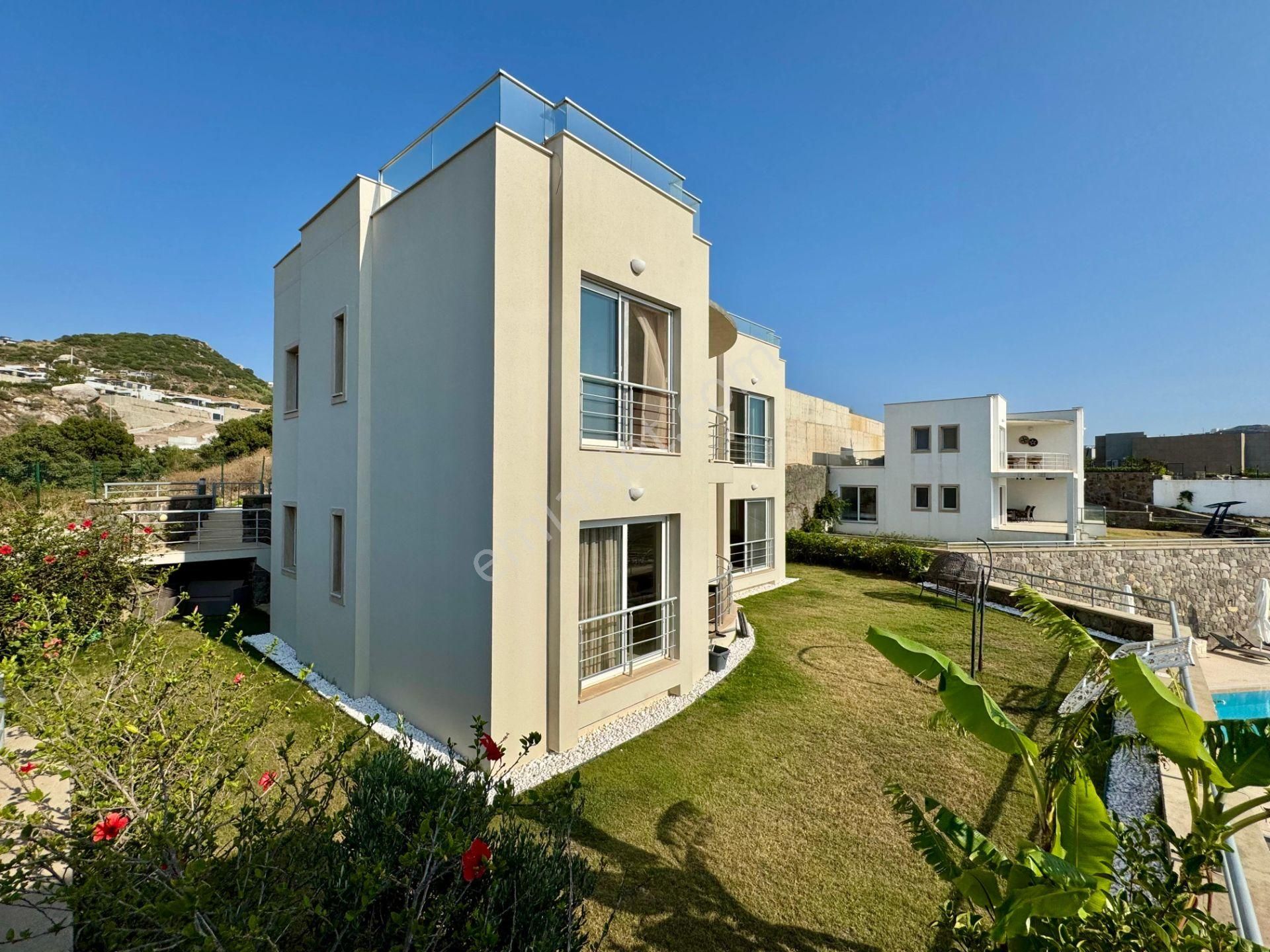Geriş'te Havuz Ve Deniz Manzaralı Tam Müstakil 6+1 Villa