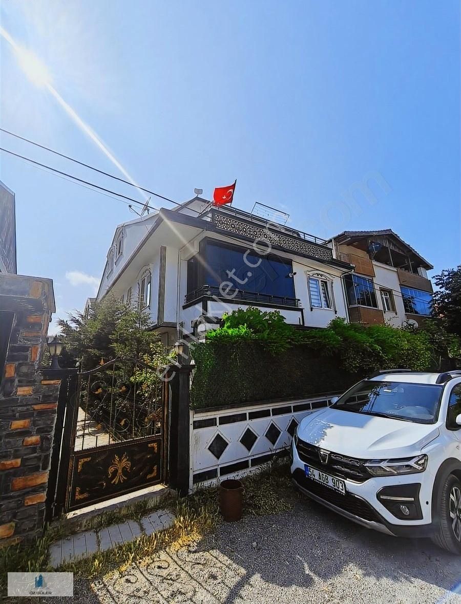 Öz Güler Gayrimenkul'den 4+1 Sahile Yakın Satılık Villa