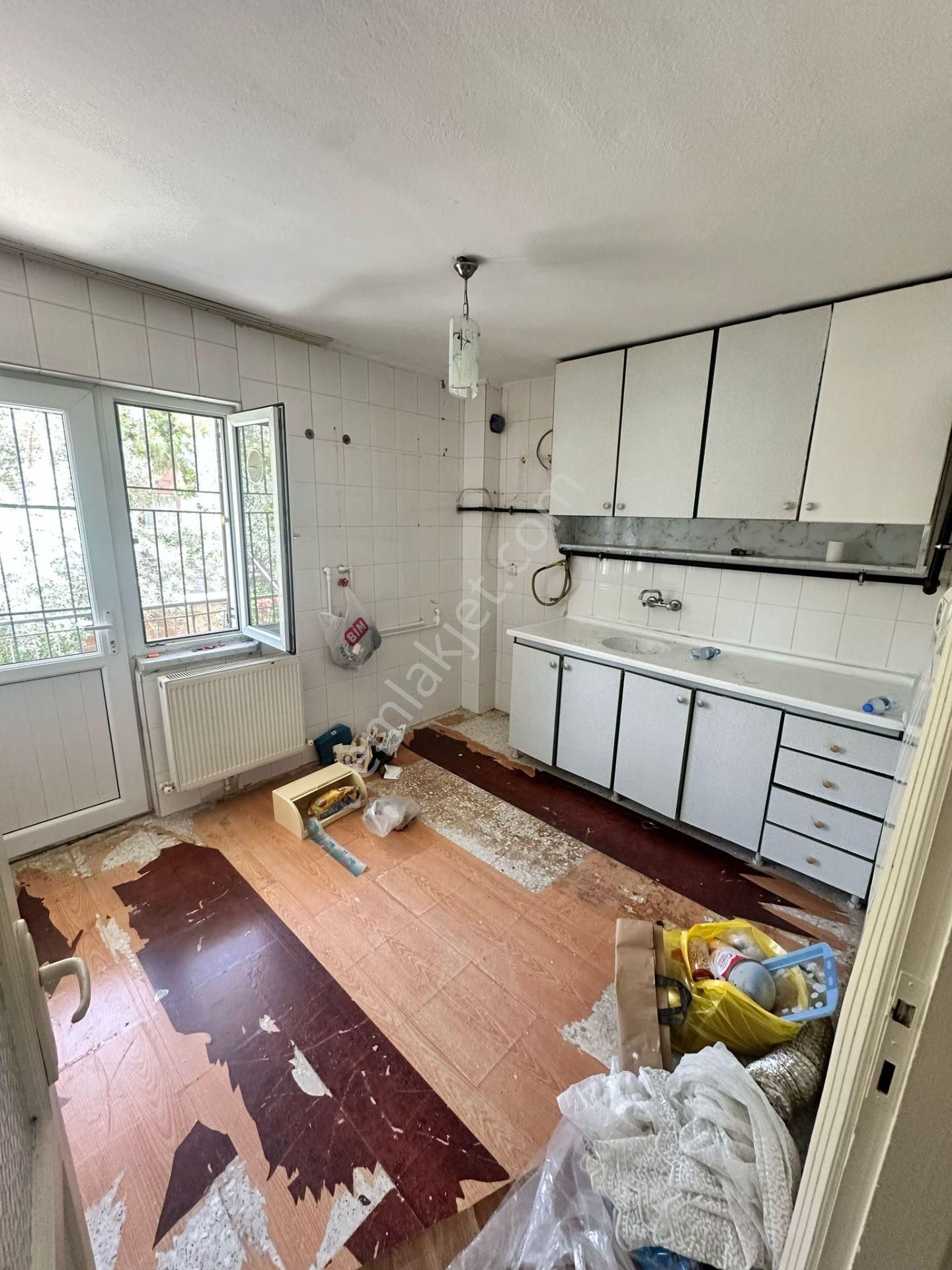 🏡75 Yıl Mahallesi 🏡 ✅3+1 120 M2 2 Katlınım Zemin Katı ❇️kombi Petekli